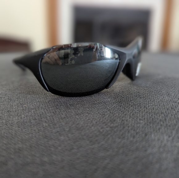 Foster Grant Track Polarized Sports Sunglasses for Men or Women, Black - Picture 2 of 8